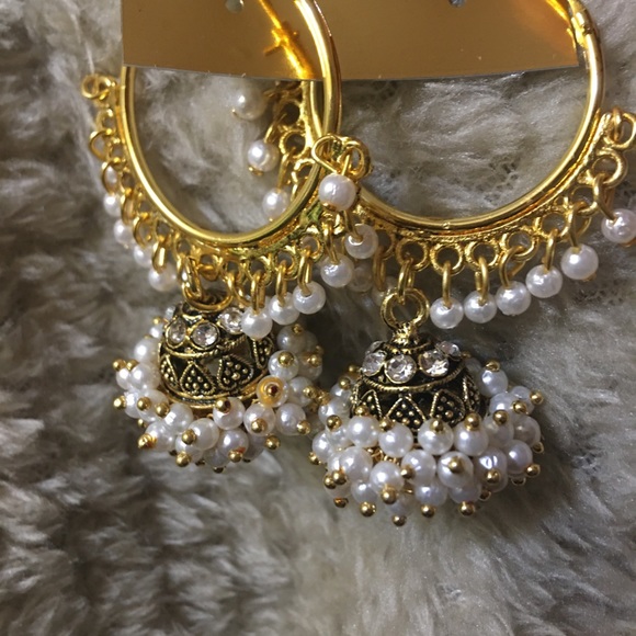 Earrings - Picture 2 of 3